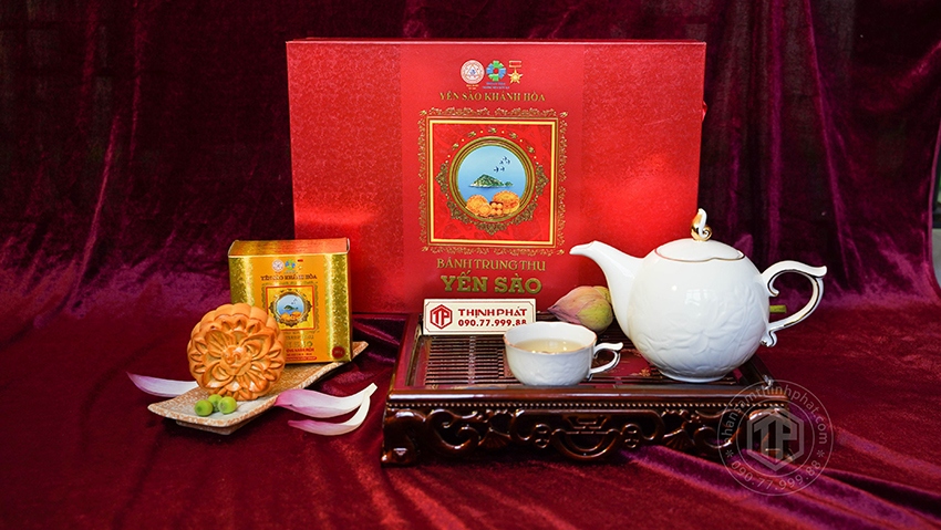 Bánh trung thu yến sào Khánh Hòa