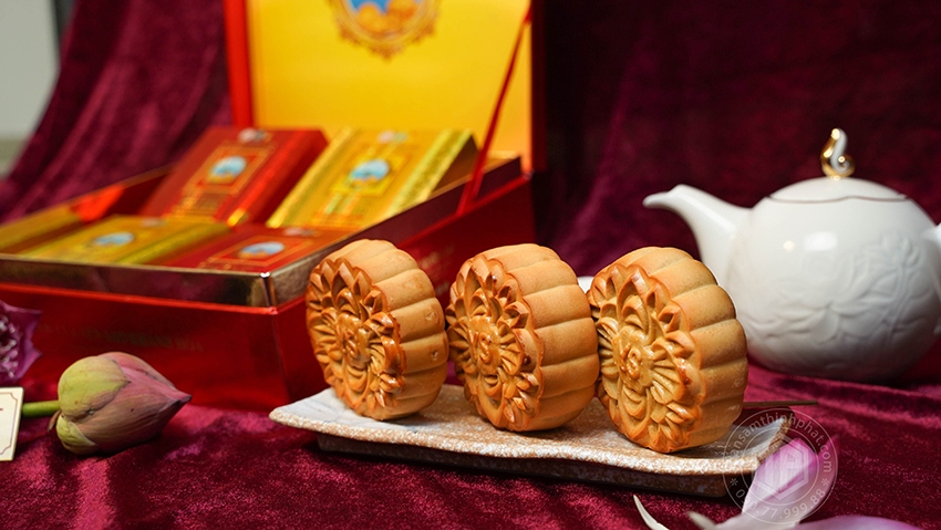 Bánh trung thu yến sào Khánh Hòa