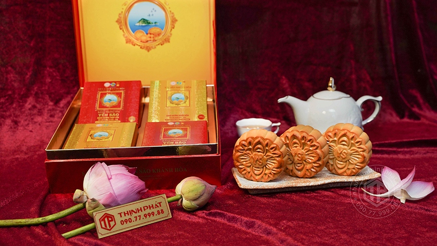 Bánh trung thu yến sào Khánh Hòa