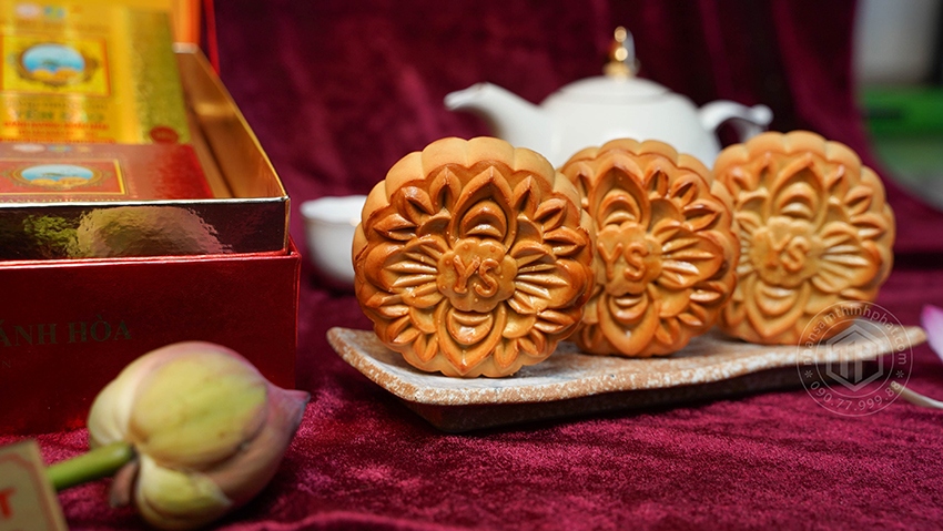 Bánh trung thu yến sào Khánh Hòa