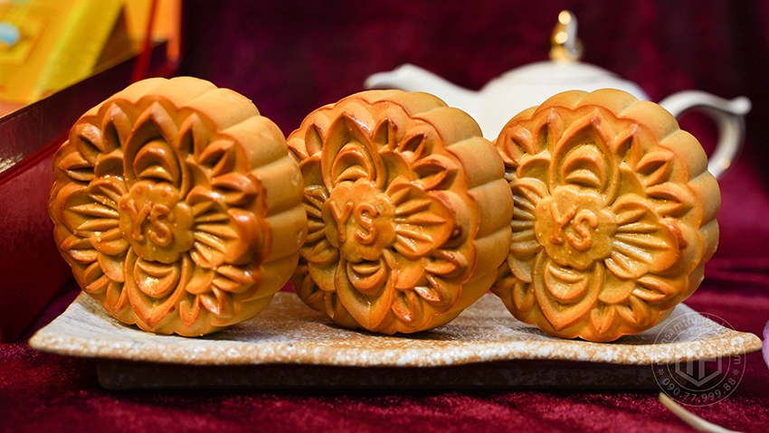 Bánh trung thu yến sào Khánh Hòa