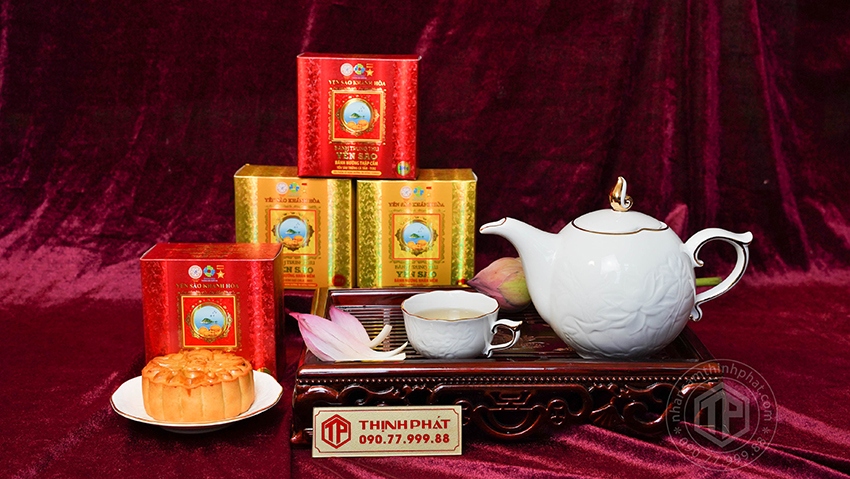 Bánh trung thu yến sào Khánh Hòa