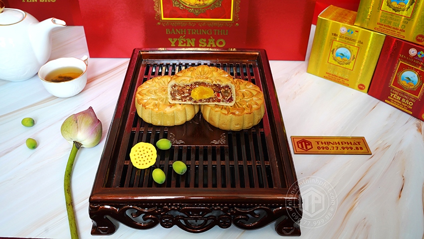 Bánh trung thu yến sào Khánh Hòa