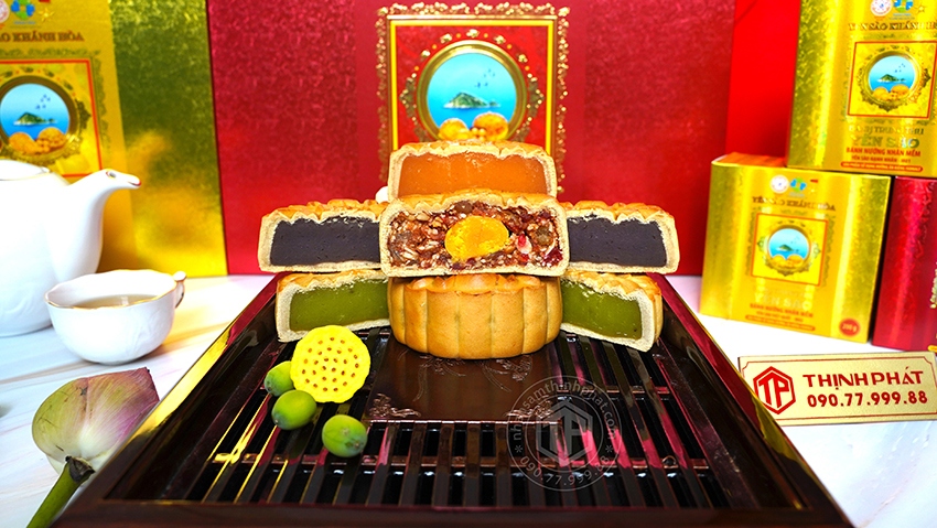 Bánh trung thu yến sào Khánh Hòa
