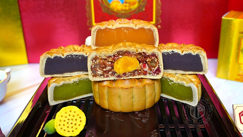 Bánh trung thu yến sào Khánh Hòa