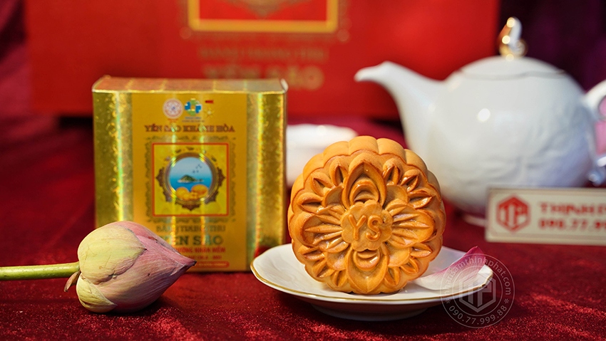 Bánh trung thu yến sào Khánh Hòa